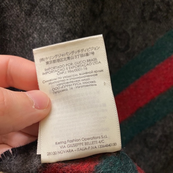 Gucci Grey Monogram Scarf - Picture 2 of 4